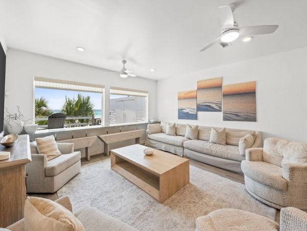 Luxury 6-Bedroom Beachfront Retreat - Unforgettable Coastal Getaway