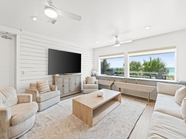 Luxury 6-Bedroom Beachfront Retreat - Unforgettable Coastal Getaway