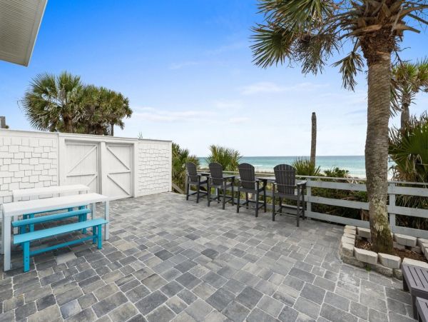 Luxury 6-Bedroom Beachfront Retreat - Unforgettable Coastal Getaway