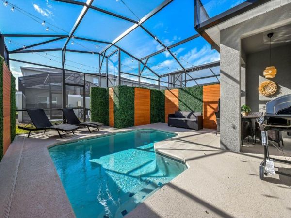 Luxurious 5-Bedroom Townhouse Near Disney World