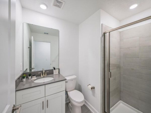Luxurious 5-Bedroom Townhouse Near Disney World