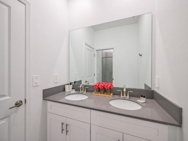 Luxurious 5-Bedroom Townhouse Near Disney World