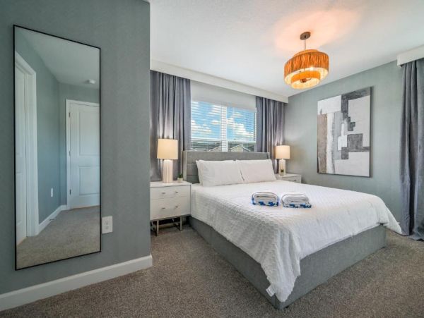 Luxurious 5-Bedroom Townhouse Near Disney World