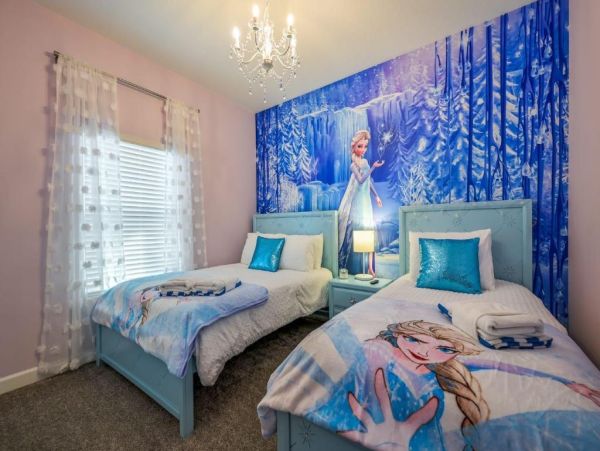 Luxurious 5-Bedroom Townhouse Near Disney World