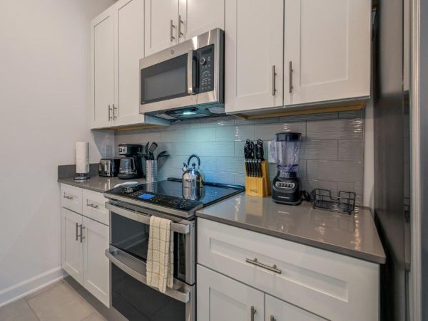 Luxurious 5-Bedroom Townhouse Near Disney World