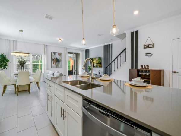 Luxurious 5-Bedroom Townhouse Near Disney World