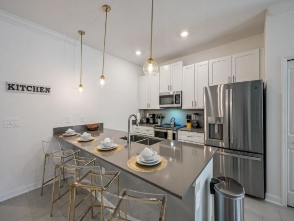 Luxurious 5-Bedroom Townhouse Near Disney World