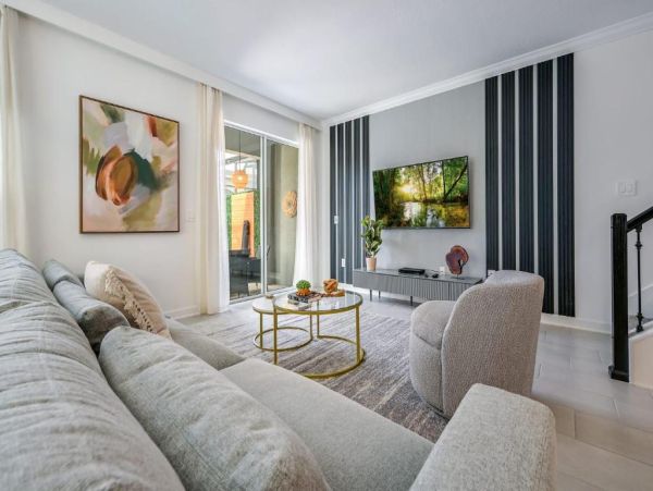 Luxurious 5-Bedroom Townhouse Near Disney World