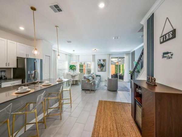 Luxurious 5-Bedroom Townhouse Near Disney World