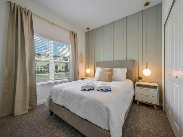 Luxurious 5-Bedroom Townhouse Near Disney World
