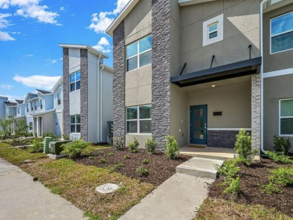 Luxurious 5-Bedroom Townhouse Near Disney World