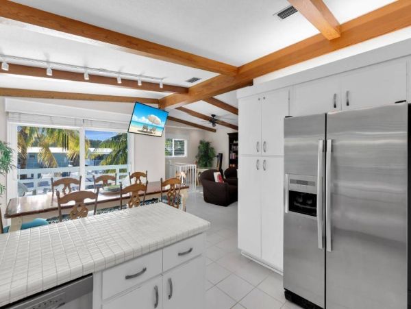 Stunning Canal Front Oasis in The Florida Keys - Ultimate Waterfront Getaway