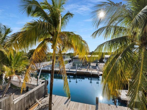 Stunning Canal Front Oasis in The Florida Keys - Ultimate Waterfront Getaway