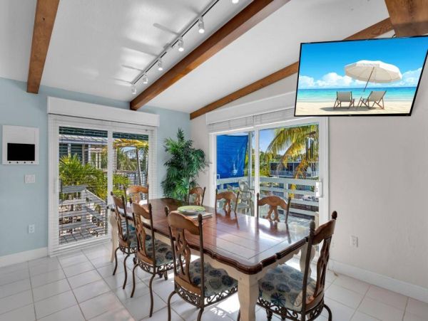 Stunning Canal Front Oasis in The Florida Keys - Ultimate Waterfront Getaway