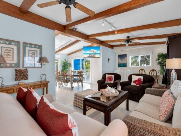 Stunning Canal Front Oasis in The Florida Keys - Ultimate Waterfront Getaway