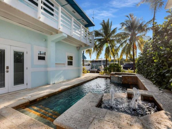 Stunning Canal Front Oasis in The Florida Keys - Ultimate Waterfront Getaway