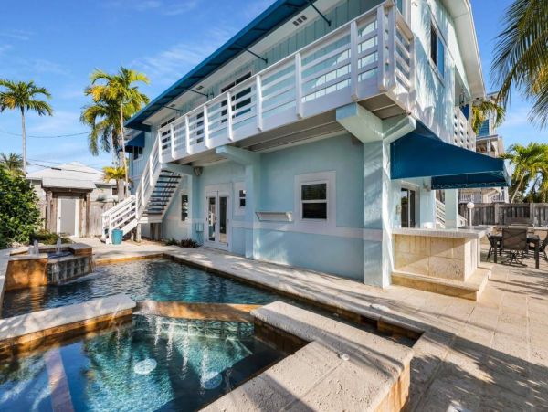 Stunning Canal Front Oasis in The Florida Keys - Ultimate Waterfront Getaway