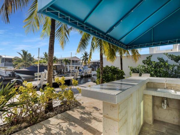 Stunning Canal Front Oasis in The Florida Keys - Ultimate Waterfront Getaway