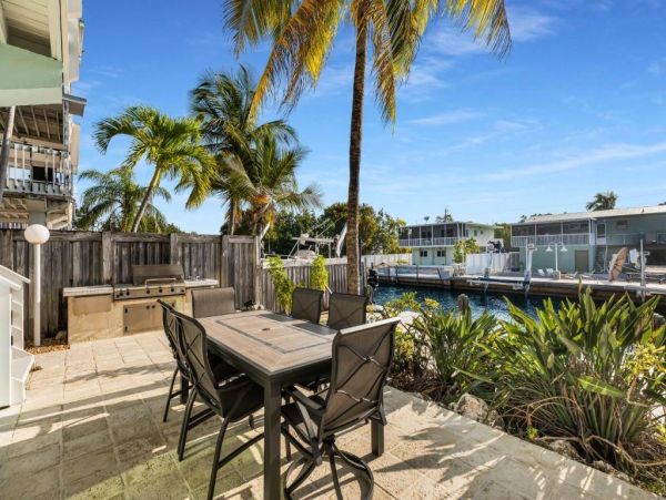 Stunning Canal Front Oasis in The Florida Keys - Ultimate Waterfront Getaway