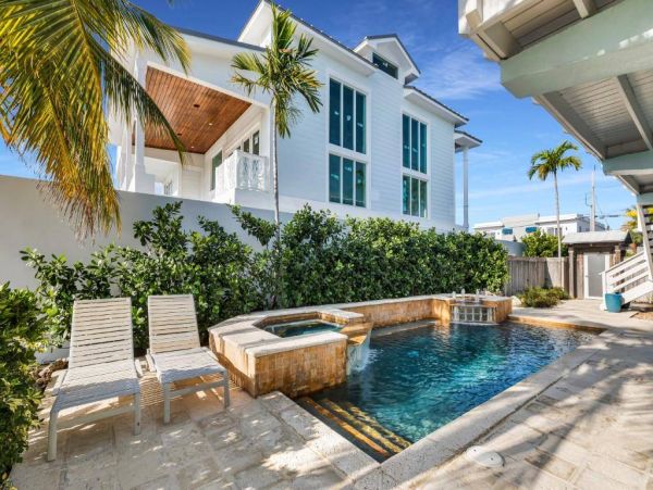 Stunning Canal Front Oasis in The Florida Keys - Ultimate Waterfront Getaway