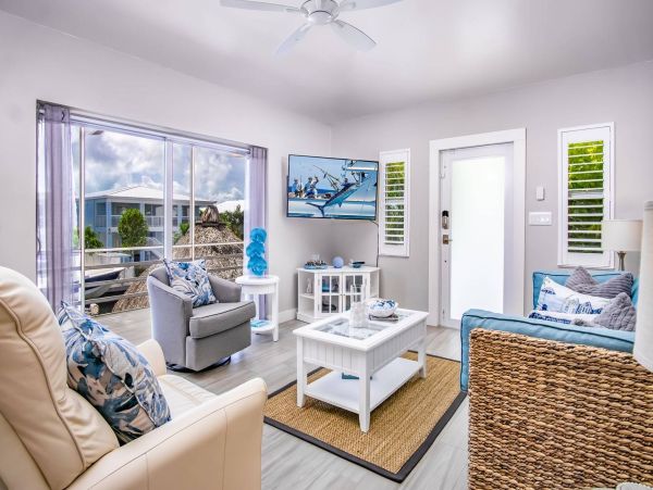Luxurious Canal-Front Vacation Home in Tavernier, Florida Keys