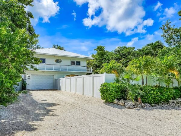Luxurious Canal-Front Vacation Home in Tavernier, Florida Keys