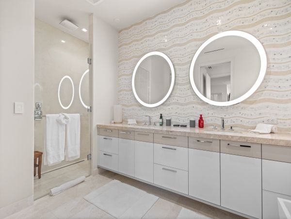 The Most Luxurious Vacation Beach Community on Longboat Key