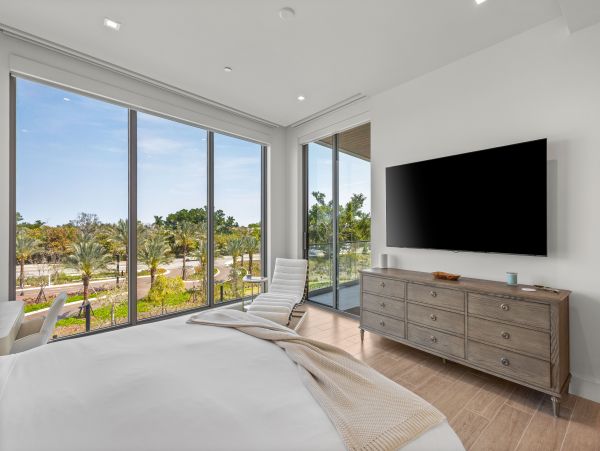The Most Luxurious Vacation Beach Community on Longboat Key