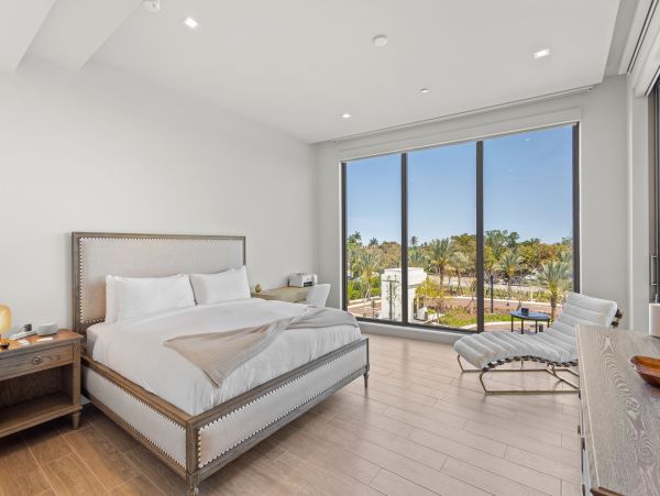 The Most Luxurious Vacation Beach Community on Longboat Key