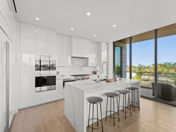 The Most Luxurious Vacation Beach Community on Longboat Key