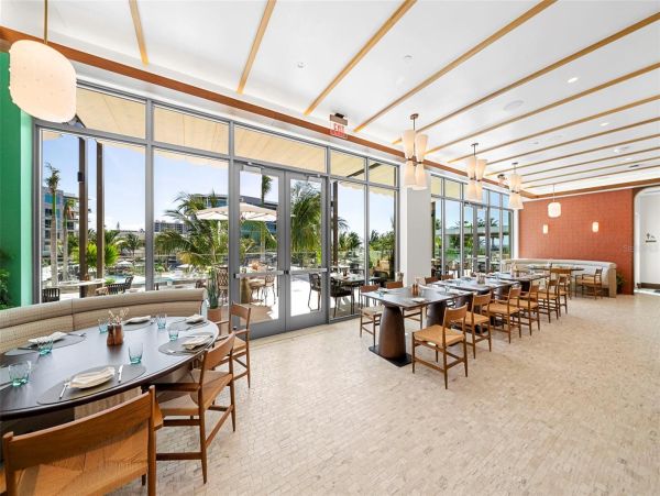 Coastal Luxury Retreat in Longboat Key - 2-Bedroom Condo Stunning Views