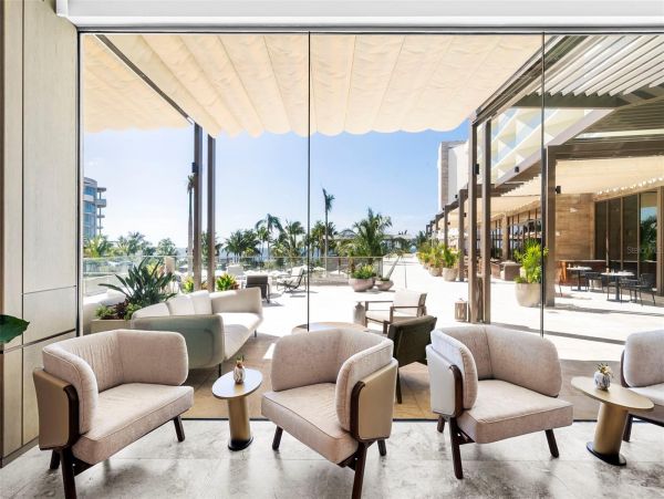 Coastal Luxury Retreat in Longboat Key - 2-Bedroom Condo Stunning Views