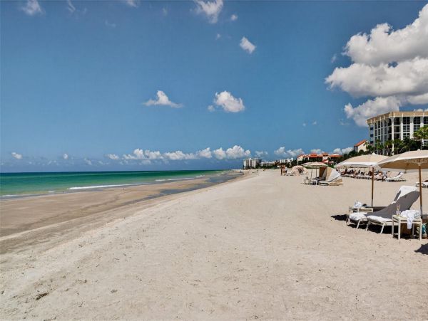 Coastal Luxury Retreat in Longboat Key - 2-Bedroom Condo Stunning Views