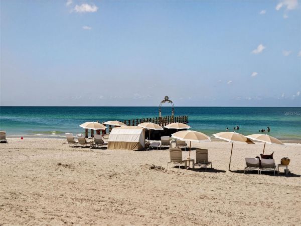 Coastal Luxury Retreat in Longboat Key - 2-Bedroom Condo Stunning Views