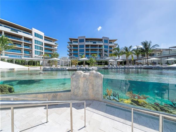 Coastal Luxury Retreat in Longboat Key - 2-Bedroom Condo Stunning Views