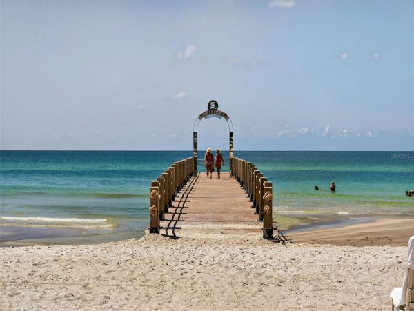 Coastal Luxury Retreat in Longboat Key - 2-Bedroom Condo Stunning Views