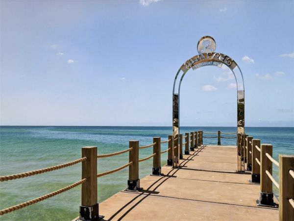 Coastal Luxury Retreat in Longboat Key - 2-Bedroom Condo Stunning Views