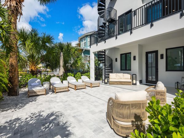 Luxurious Beachside Retreat Near Belleair & Indian Rocks Beaches
