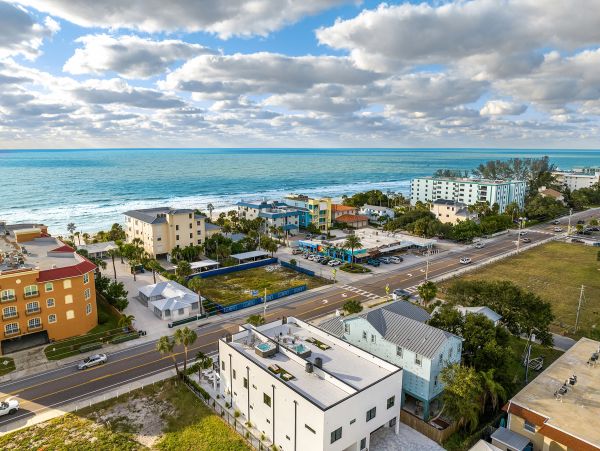 Luxurious Beachside Retreat Near Belleair & Indian Rocks Beaches