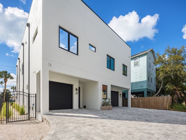 Luxurious Beachside Retreat Near Belleair & Indian Rocks Beaches