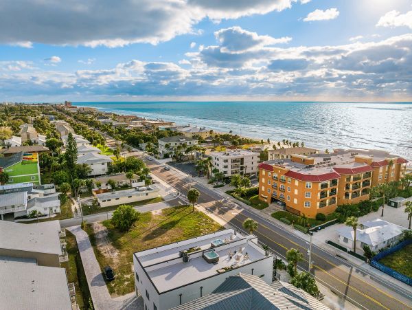 Luxurious Beachside Retreat Near Belleair & Indian Rocks Beaches