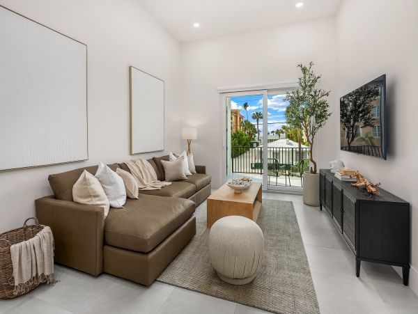 Luxurious Beachside Retreat Near Belleair & Indian Rocks Beaches