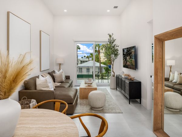 Luxurious Beachside Retreat Near Belleair & Indian Rocks Beaches