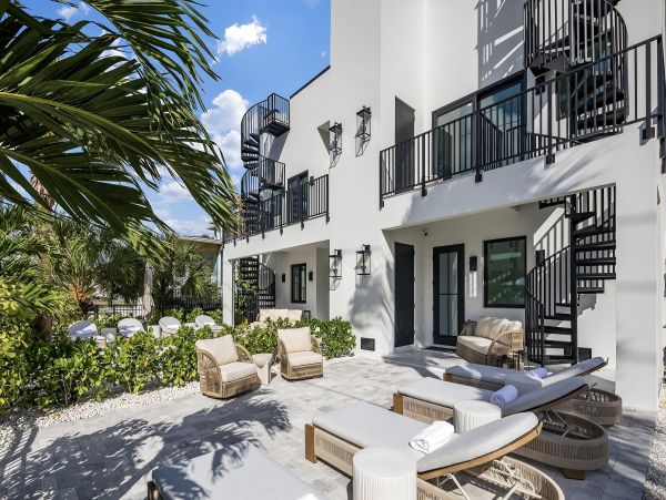 Luxurious Beachside Retreat Near Belleair & Indian Rocks Beaches