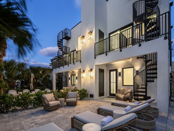 Luxurious Beachside Retreat Near Belleair & Indian Rocks Beaches
