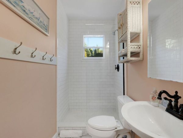 Clearwater Wonderful Vacation Home Steps to Beach- Main House & Casita