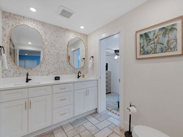 Clearwater Wonderful Vacation Home Steps to Beach- Main House & Casita