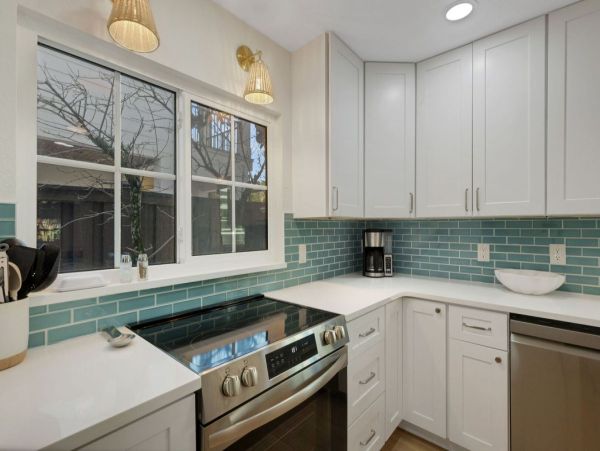 Clearwater Wonderful Vacation Home Steps to Beach- Main House & Casita