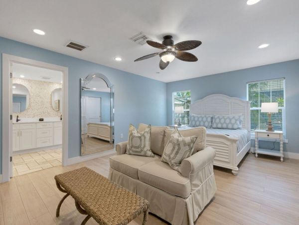 Clearwater Wonderful Vacation Home Steps to Beach- Main House & Casita