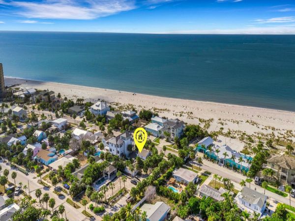 Clearwater Wonderful Vacation Home Steps to Beach- Main House & Casita